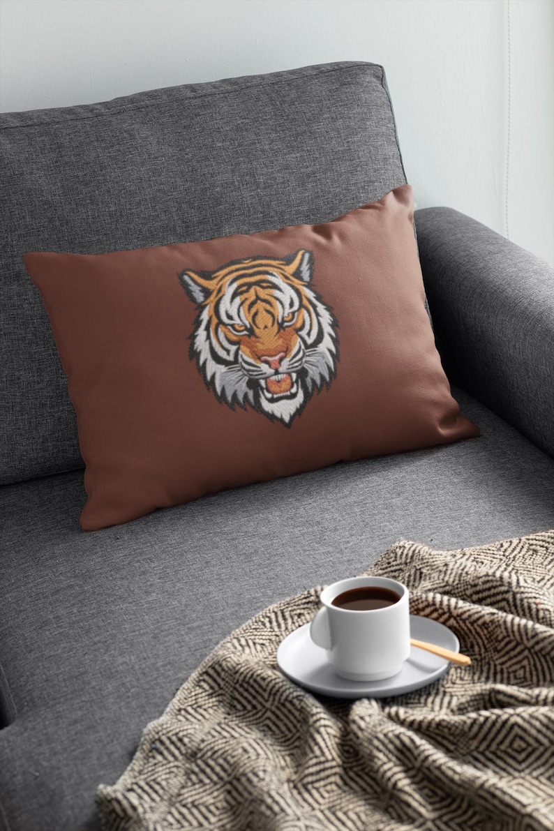 Broderidesign med vild tigerhuvud | Maskinbroderifil | 9 storlekar | Direkt nedladdning bild 9