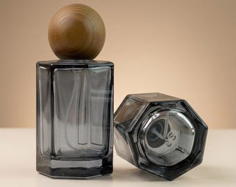 50ml Dark Clear Glass Perfume Spray Bottle, Refillable Fine Mist with Dark Brown Wood Cap for Beauty Skincare Gift