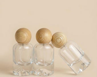30 ml Clear Glass Spray Bottle, Smooth-Textured Solid Wood Spherical Cap, Elegant Gift for Mother of the Bride