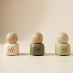 Mini difusor de varillas de 10 ml con tapa de madera, recipiente de vidrio mate para aromas de coche y hogar, decoración minimalista bohemia para el hogar con estampado de la suerte.