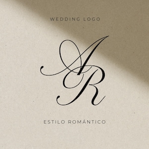May include: A black wedding logo design featuring the intertwined letters "A" and "R" in an elegant, cursive font. The words "WEDDING LOGO" and "ESTILO ROMÁNTICO" are above and below the logo, respectively, on a beige background.