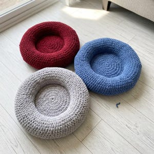Patrón de cama para mascotas con forma de rosquilla a crochet / Cama circular fácil para gatos en 4 tamaños