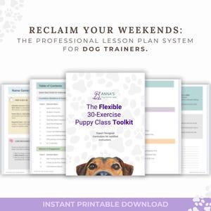 Könnte beinhalten: Ein professionelles Stundenplansystem für Hundetrainer. Das Bild zeigt ein Toolkit mit dem Text "The Flexible 30-Exercise Puppy Class Toolkit" und "Instant Printable Download". Das Gesicht eines Hundes lugt hinter den Seiten hervor.