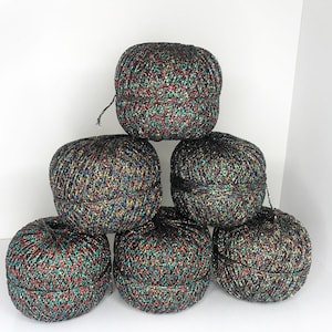 Filato metallizzato melange multicolor scuro, filato glitterato scintillante, gomitolo di maglia lurex all'uncinetto lavorato a maglia