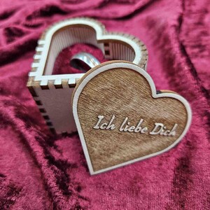 Herzförmige Holzbox mit Gravur – personalisierte Schmuckbox mit Wunschtext oder Handschrift