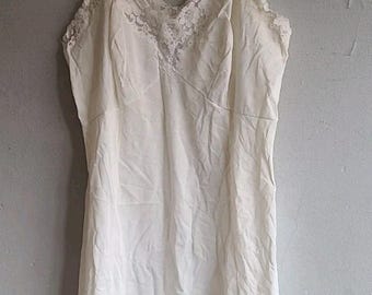 Vintage women's 40B large Goddard Artemis cream 1970s empire nightgown chemise