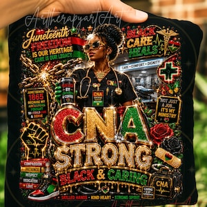 Könnte beinhalten: Schwarzes Zierkissen mit einer Grafik, die eine schwarze Krankenschwester zeigt, den Schriftzug "CNA Strong Black & Caring" und andere Texte zu Juneteenth und dem Gesundheitswesen. Enthält eine Faust, Rosen und einen Turnschuh.