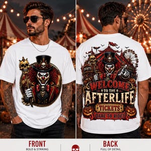 Pu&ograve; includere: Una t-shirt bianca con la grafica di un clown sinistro con cilindro che tiene uno scettro con teschio sul davanti. Il retro mostra una scena di carnevale dettagliata con il testo Welcome to the Afterlife, Tickets e Dare to Ride.