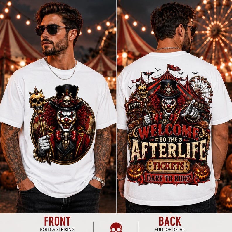 Pu&ograve; includere: Una t-shirt bianca con la grafica di un clown sinistro con cilindro che tiene uno scettro con teschio sul davanti. Il retro mostra una scena di carnevale dettagliata con il testo Welcome to the Afterlife, Tickets e Dare to Ride.