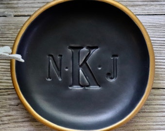 Keramik Monogramm Schale, 9. Jahrestag Geschenk, Geschenk für Ehemann, Keramik Jahrestag, Ringschale, Schmuckschale, Schreibtischzubehör für ihn