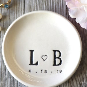 Wedding Ring Dish, Ring Holder, Engagement Gift, Bridal Shower Gift, Unique Engagement Gift, Ring Dish, Personalized Gift, Monogram Dish 画像 1