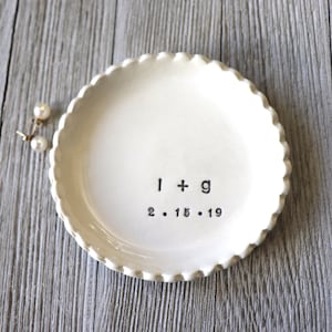 Mrs Ring Dish Bride Wedding Gifts for Bride Bride Gift Ideas Wedding Gift Engagement Gift Scalloped Vintage Style Ring Holder
