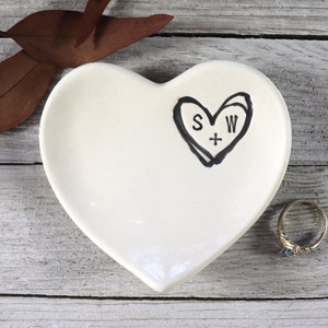 Ring Schale, Ringhalter, Herz Schale, personalisiert, Verlobungsgeschenk, Hochzeitsgeschenk, Geschenk für paar