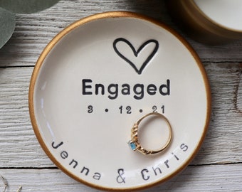 Engagement Ring Dish, Engagement Gift for Couple, Personalized Bride to be Gift, Gift for Her, Ring Holder with Names