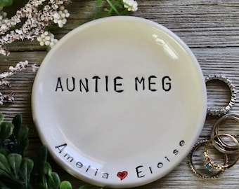 Personalized Trinket Dish for Aunt with Children's Names | Handmade Ring Dish Gift for Jewelry Storage | Custom Gift for Grandma, Godmother