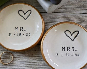 Mrs Ring Dish, Engagement Gift for Friends, Mr and Mrs, Ring Dish Set, Wedding Gift, Personalized, Custom Wedding Gift