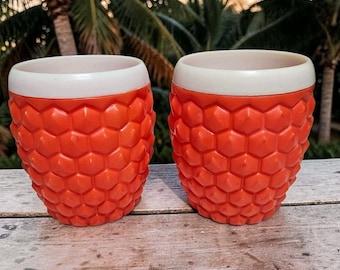 Kubki Minerwear Pineapple Luau w kolorze pomarańczowym z teksturą z tworzywa sztucznego, Mid Century, 4 cale