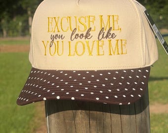 Gorra de camionero bordada: "Disculpa, te pareces al amor" con visera de lunares