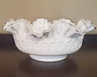 フェントン ミルクグラス フリルエッジボウル ホワイト　ドット フェントン ミルクグラス フリルエッジボウル ホワイト ドット