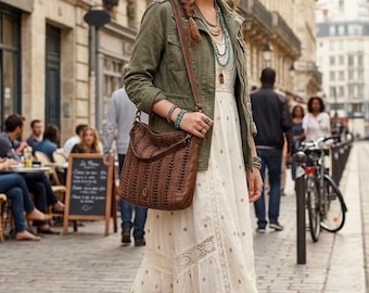 VINTAGE STUNNER: Fossil Lola Woven Leather Hobo - Elevate your everyday look with this gorgeous, vintage Fossil Lolabag!