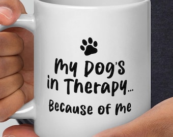Taza "Mi perro está en terapia" · Divertida taza de café para dueños de perros (11 oz/15 oz/20 oz)