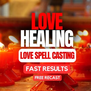 Może przedstawiać: Obraz z napisami "LOVE HEALING LOVE SPELL CASTING FAST RESULTS FREE RECAST" w białym i czerwonym tekście. Tło przedstawia zapalone czerwone świece, sugerujące tematykę duchową lub mistyczną.