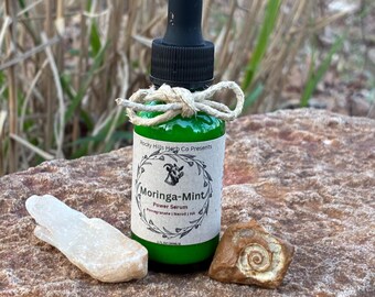 Sérum Moringa Mint Power: un refrescante tratamiento facial de origen vegetal con ácido hialurónico.