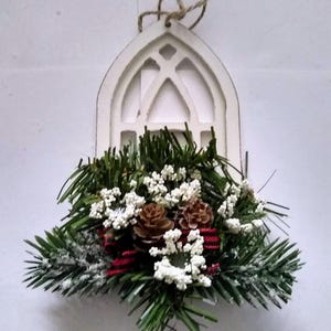 Rustic Wood Cathedral Window Frame Floral Ornament - Christmas Ornament, Farmhouse Ornament, Christmas Decoration