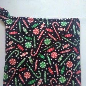 Christmas Candy Potholder or Hot Pad with Hanging Loop - Christmas Decor, Xmas Potholder, Christmas Potholder