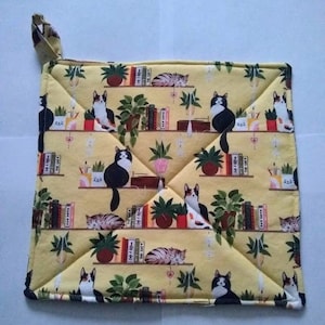 Cats on Shelves Potholder or Hot Pad with Hanging Loop - Cat Lovers, Cat Decor