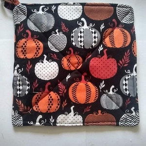 Decorative Pumpkin Potholder or Hot Pad with Hanging Loop - Halloween Potholder/Fall Potholder