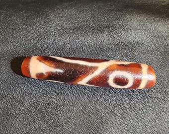 Ancient Special Dzi One Eye Two Eyes Windhorse Mountain Peak, Bhutan, 115 ct