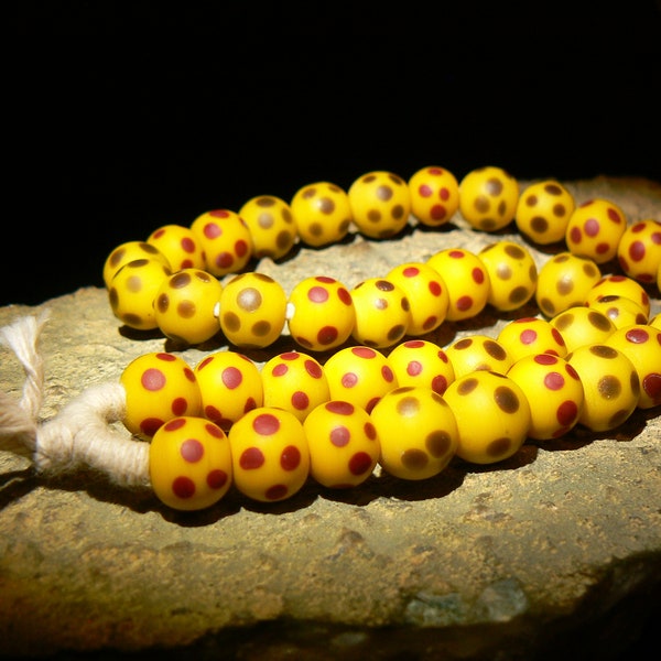 Rare Yellow Skunk Eye Vintage Venetian Glass Round Beads Strand 18 inch African Trade by izida