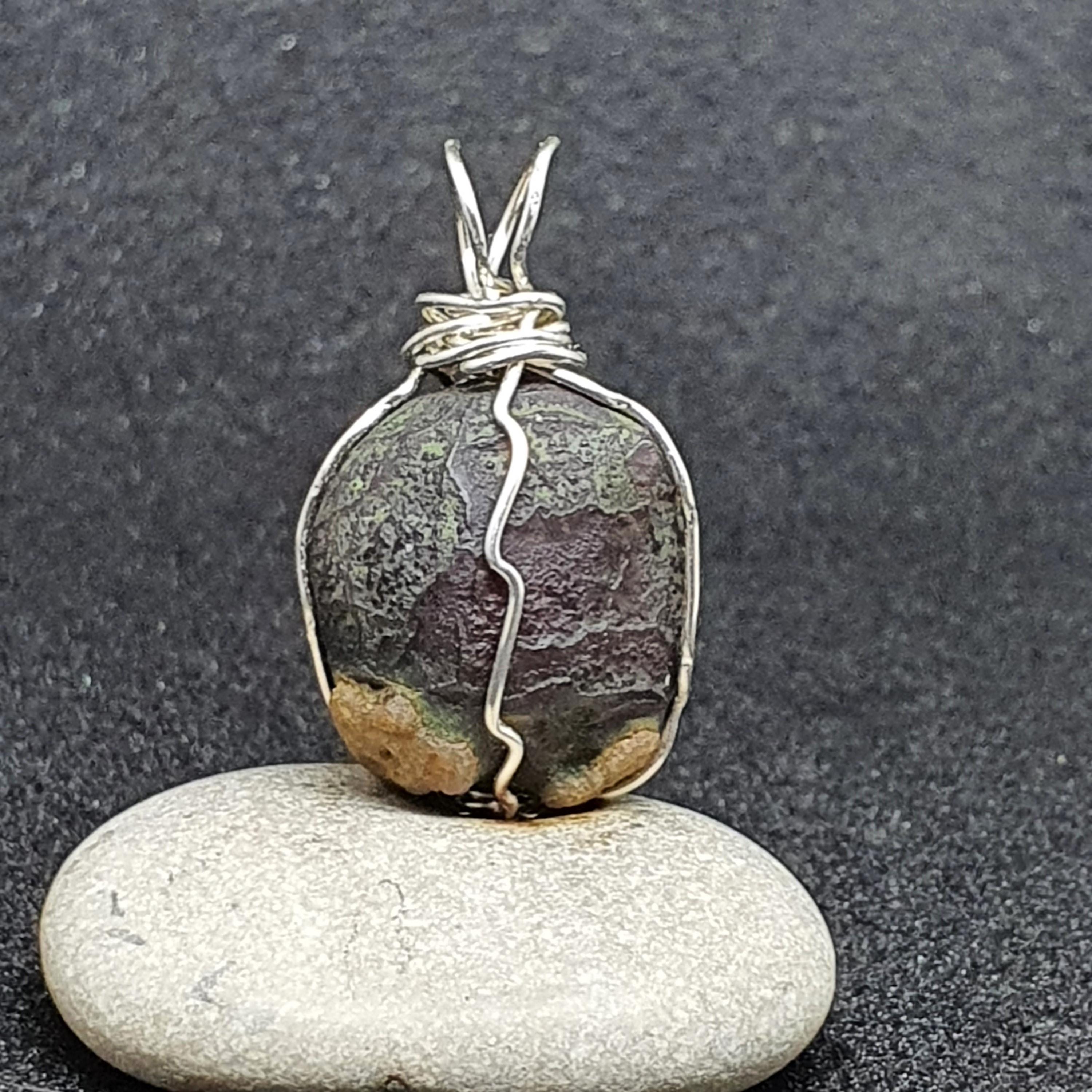 Nagamani snake stone - Etsy 日本