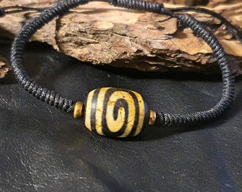 Ancient Universe Spiral Dragon Skin Dzi Bead Monk Knot Talisman Bracelet, izida