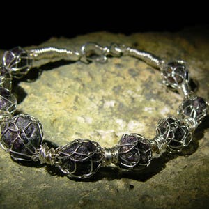 Red Garnet Round Crystals Bracelet Silver Wire, Crystal Healing, Grounding, Life Force Energy, Kundalini Awakening, izida