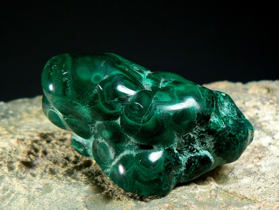 Malachite Chrysocolla Geode Formation, 760 carat, Collectible, izida