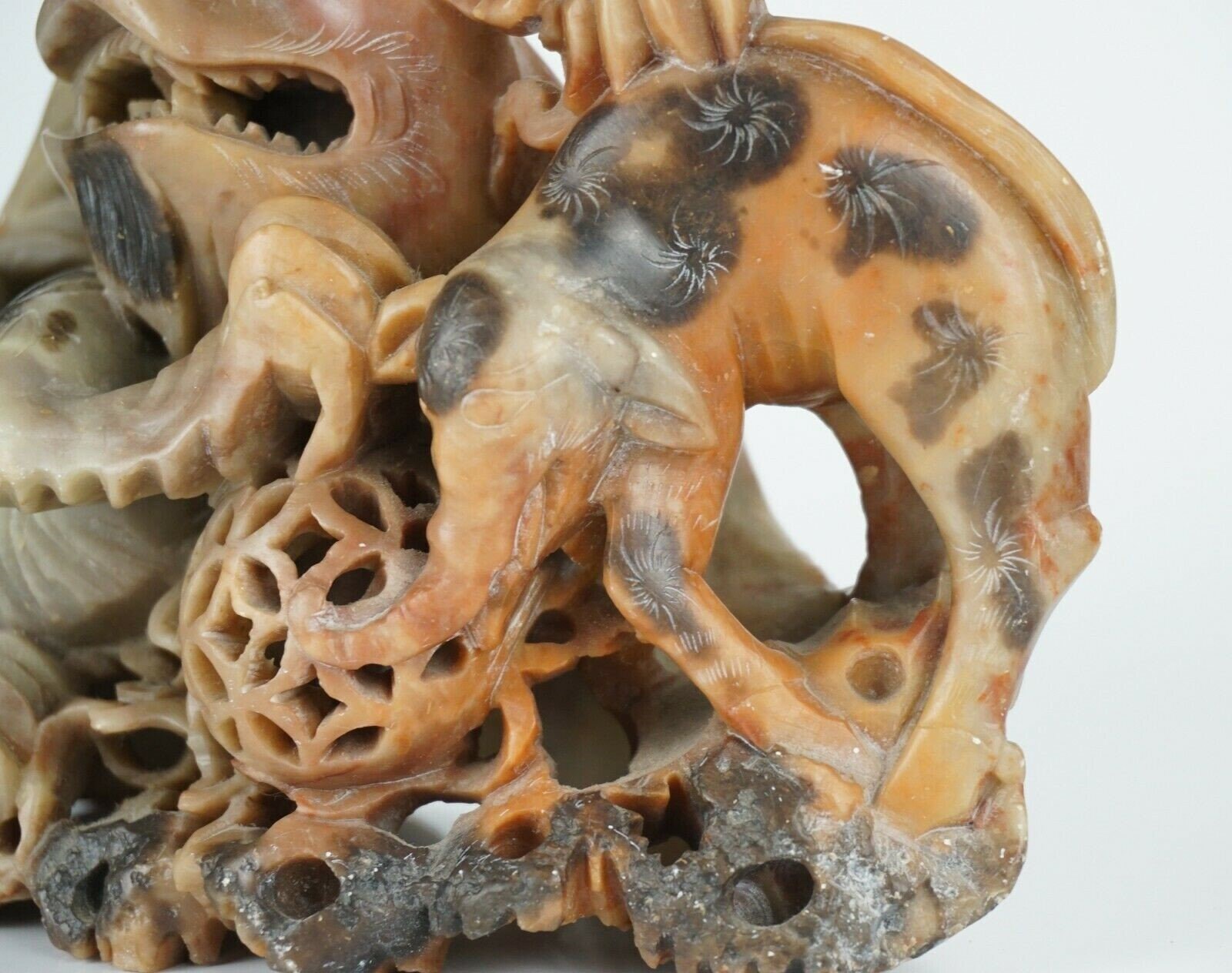 アンティークの大きな獅子と象の翡翠彫刻 7985カラット、家宝、izida