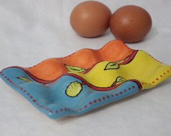 Porte-oeufs fait main en céramique avec olives | Plateau à oeufs en grès | Ustensiles de cuisine colorés | Décoration de cuisine pop-art