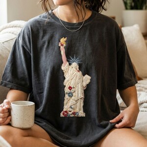 Vintage Statue of Liberty Patchwork PNG, Cottagecore Patriotic Clipart, Shabby Chic Fourth of July Sublimation, Retro Quilt Design