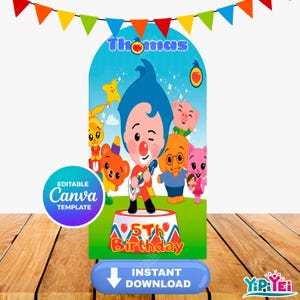 Pode incluir: Um convite colorido para festa de aniversário com um personagem de desenho animado tocando guitarra, cercado por outros personagens de desenho animado. O convite diz "Thomas" no topo e "5º Aniversário" na parte inferior. Um botão diz "Download instantâneo".