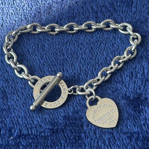 Vintage Tiffany & Co Chain Bracelet 8&quot; VTG Silver Heart Logo Gray Toggle Closure Charm