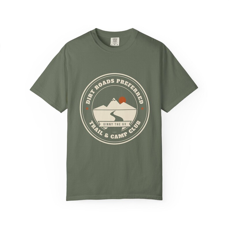 Camiseta Dirt Roads Preferred Camp Club, Camiseta Vintage Overlanding Badge, Camiseta 100% algodón Comfort Colors, Merchandising de Channel imagen 5