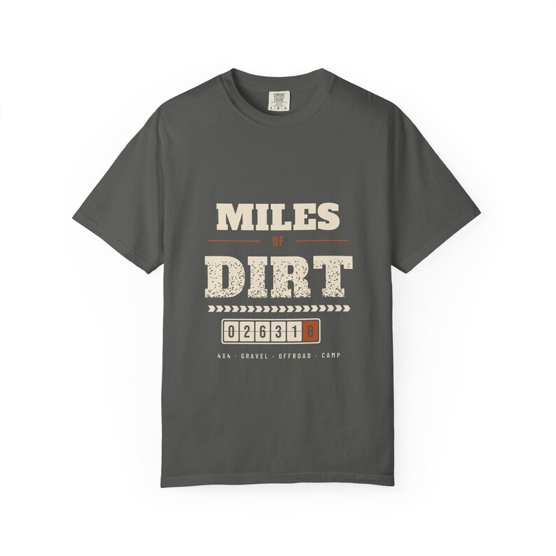 T-shirt « Miles of Dirt », motif compteur kilométrique rétro, idéal pour les voyages en tout-terrain et sur les chemins de terre, 100 % coton, couleurs confortables image 2