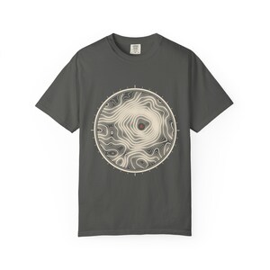 Topographic Map T-Shirt, Contour Lines Circle Graphic Tee, 100% Cotton Comfort Colors Shirt for Hikers and Overlanding Fans zdjęcie 1