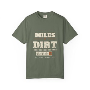 T-shirt « Miles of Dirt », motif compteur kilométrique rétro, idéal pour les voyages en tout-terrain et sur les chemins de terre, 100 % coton, couleurs confortables image 5