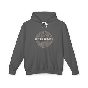 „Out of Service“-Hoodie, Topo-Map-Overlanding-Sweatshirt, Comfort Colors, stückgefärbt in Pfeffer, Offroad und Trail