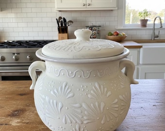 Handcrafted Barro Clay Bean & Stew Pot 9” – Mexican-Style Cooking and Serving