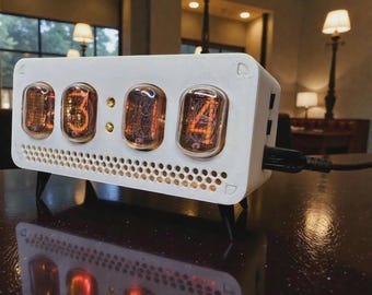 Reloj Nixie IN-12 con caja blanca / Alimentación por USB / Luz RGB