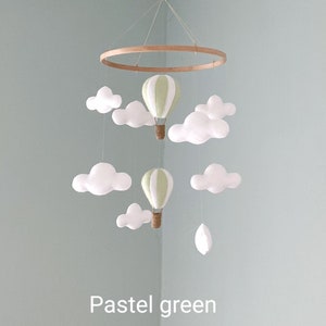 Unisex Nursery Mobile Hanger Pastel Green Hot Air Balloons White Clouds Boy Girl Hanging Decoration New Baby Shower Gift Gender Neutral